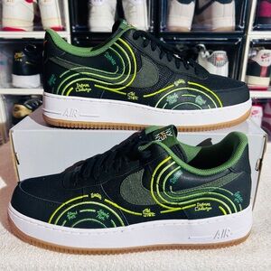 Nike Air Force 1 '07 LV8 "NY vs. NY"   
DV2123-001.       Original box